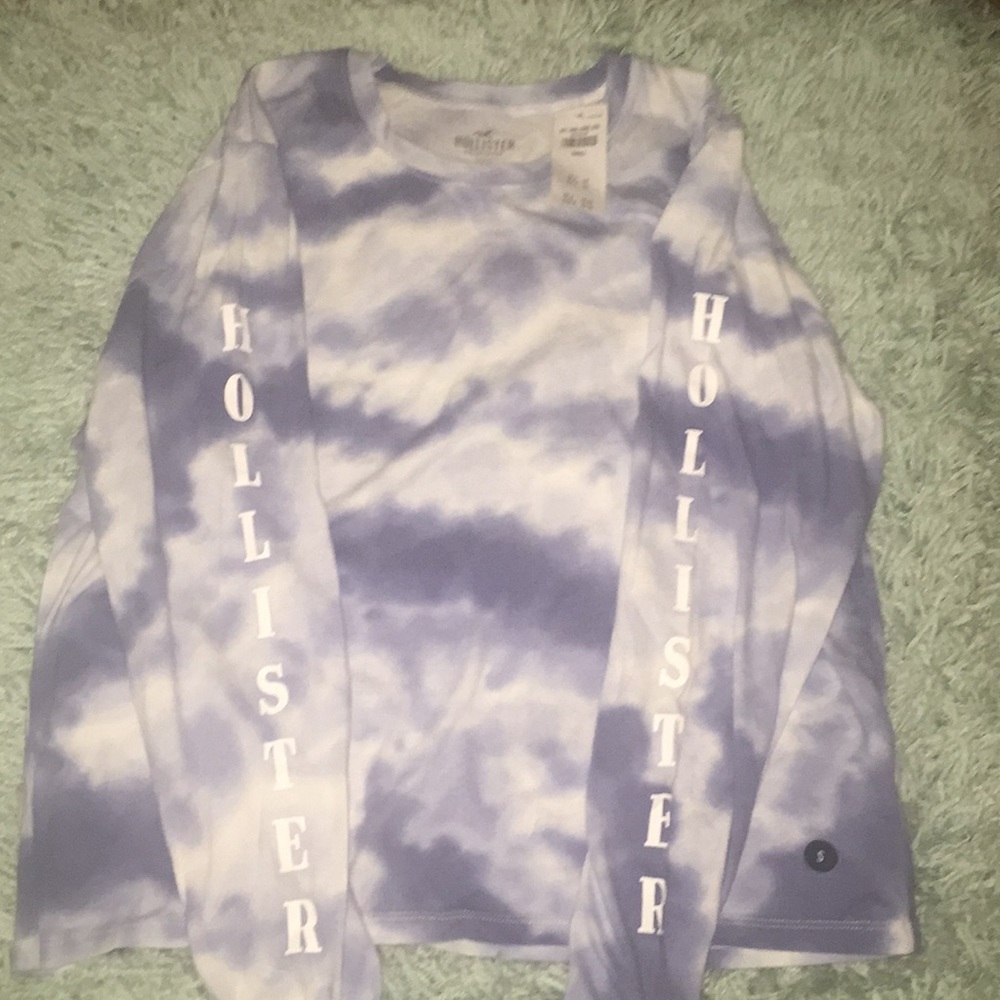 Very cute long sleeved Hollister Tie-dye T-shirt💙